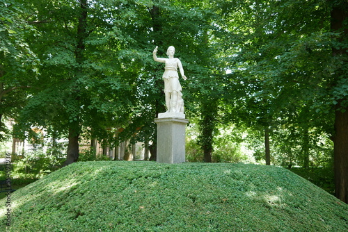 Wall Mural Skulptur im Schlossgarten Schloss Glienicke in Berlin