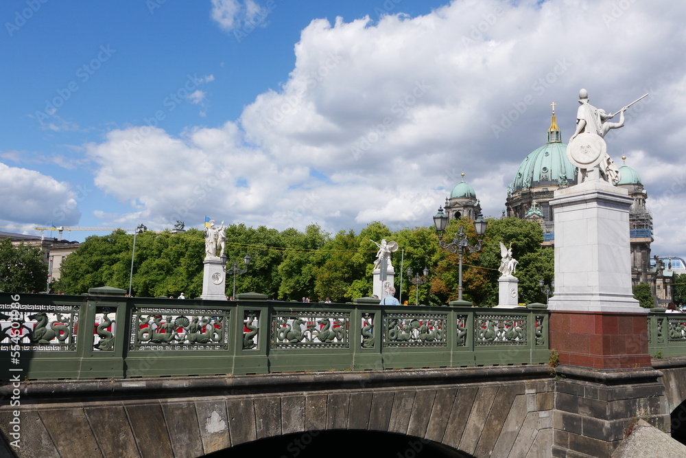 Schlossbrücke in der Straße Unter den Linden in Berlin