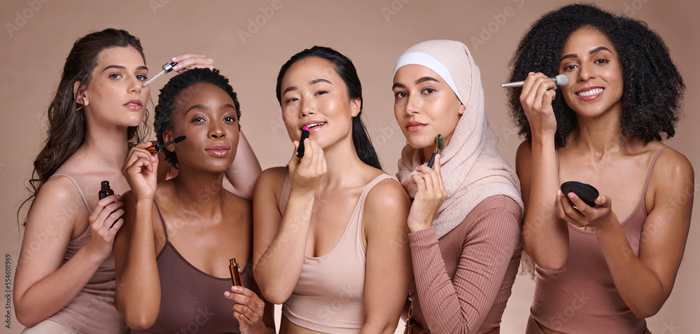 Foto de Beauty, diversity and cosmetics with makeup and women in 