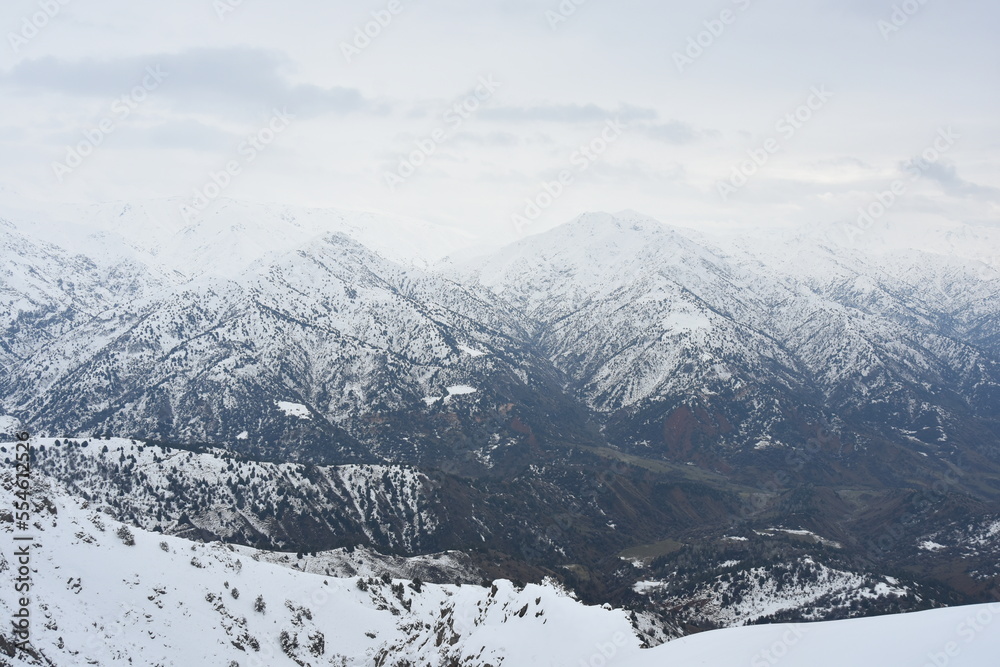 Obraz premium snow covered mountains