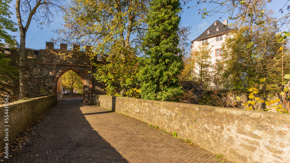 Bingenheimer Schloss im Herbst Wetterau Echzell