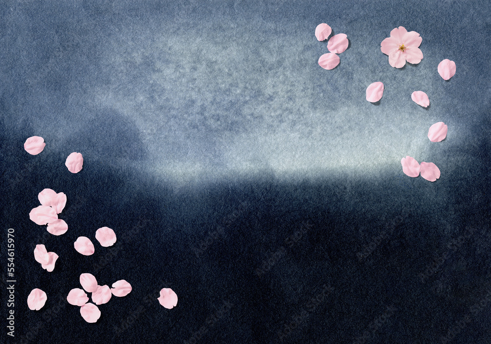 桜の花が舞い散る、ぼかしが美しい滲み和紙