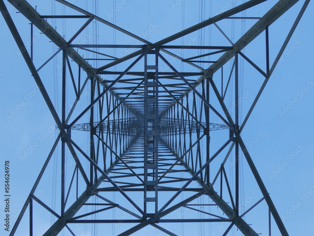 strommast von unten perfekte geometrische struktur strommast von unten perfekte geometrische struktur