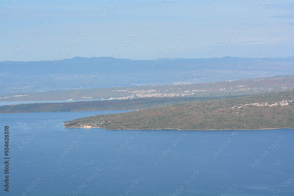 veduta panoramamica nei pressi di beli isola di cres in croazia