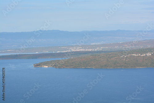 veduta panoramamica nei pressi di beli isola di cres in croazia