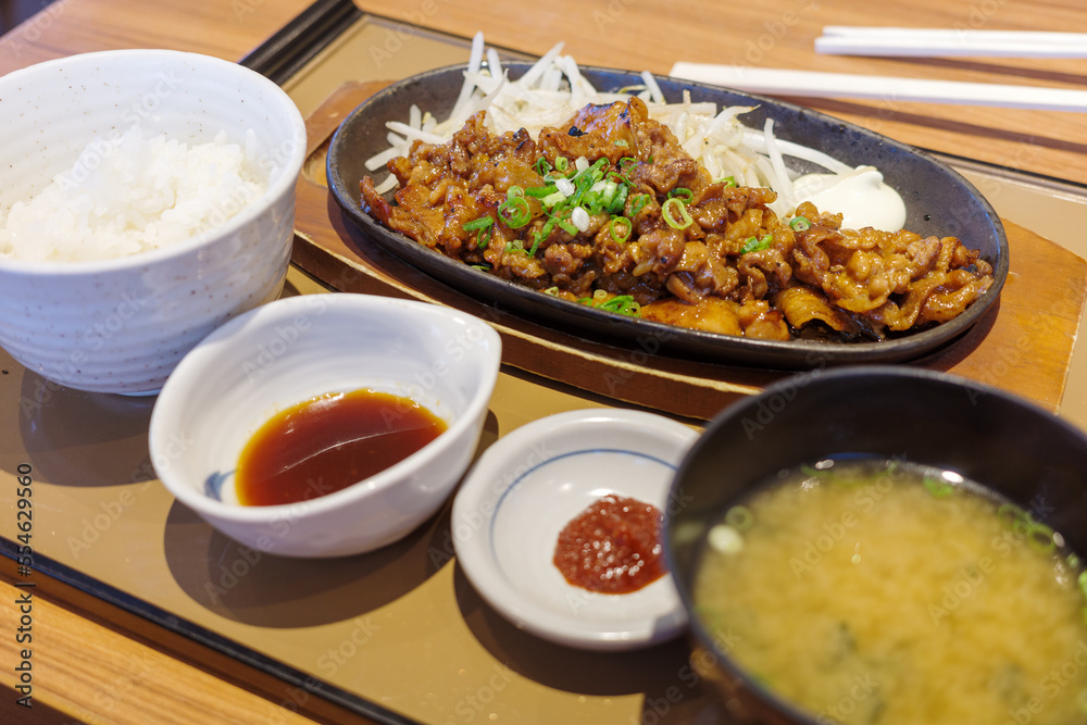 とても美味しい日本の焼肉定食 とても美味しい日本の焼肉定食