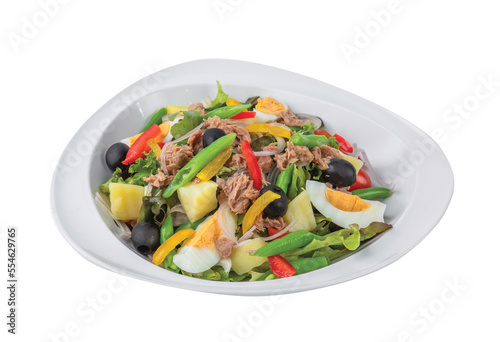 Png Tuna salad with boiled egg, tomato, lettuce, corn and red onion. Healthy and detox food concept. Ketogenic diet. Fresh vegetable salad bowl on white background. Banner