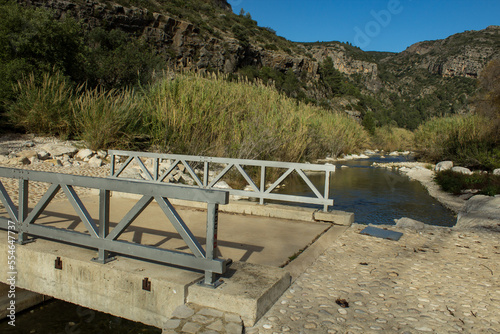 Pequeño puente sobre el Río Serpis