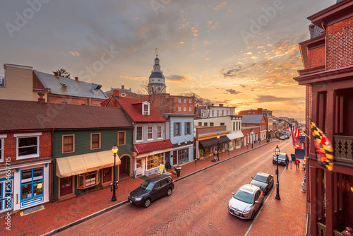 Fototapeta Naklejka Na Ścianę i Meble -  Annapolis, Maryland, USA Overlooking Main Street with the State House