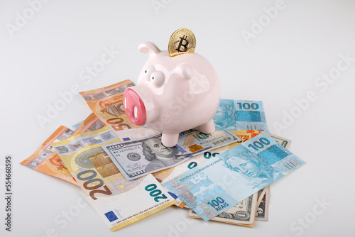 criptomoeda bitcoin BTC como reserva de valor frente ao dólar euro real, poupança photo