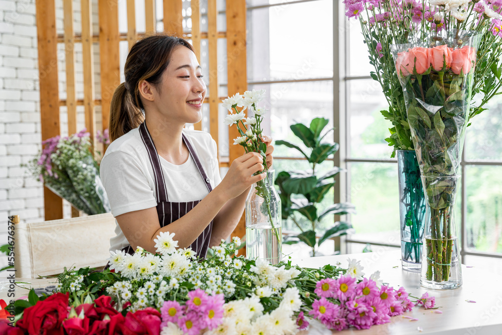 female florists Asians are arranging flowers for customers who come to order them for various ceremonies such as weddings, Valentine's Day or to give to loved ones.