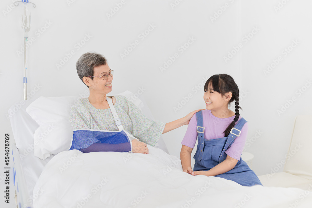Obraz premium Asian children visit and care patient in hospital, Patient hug and touch on shoulder of girl, elderly health care