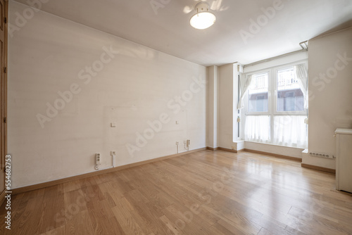 Empty living room with viewpoint to the street with white aluminum structure © Toyakisfoto.photos