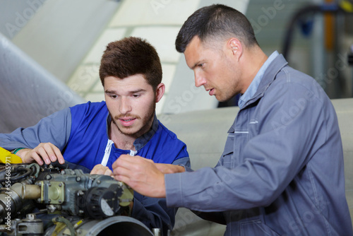 Tableau sur toile male aeronatical apprentice engineer in training