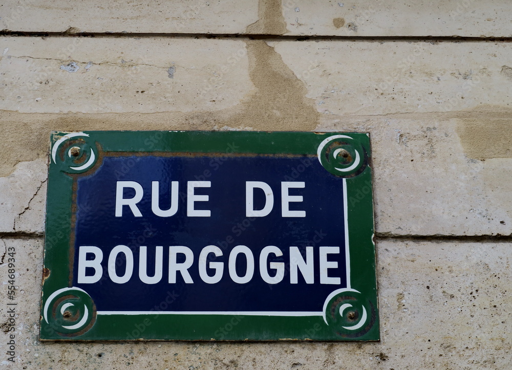 Obraz premium Rue de Bourgogne. Plaque de nom de rue. Paris.