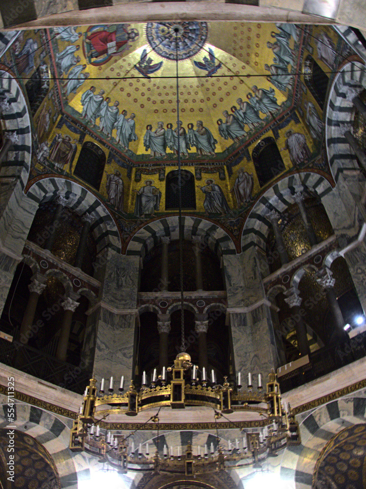 Obraz premium Aachen, Germany - December 2022: Visit the beautiful city of Aachen - City of Charlemagne - View of the Cathedral