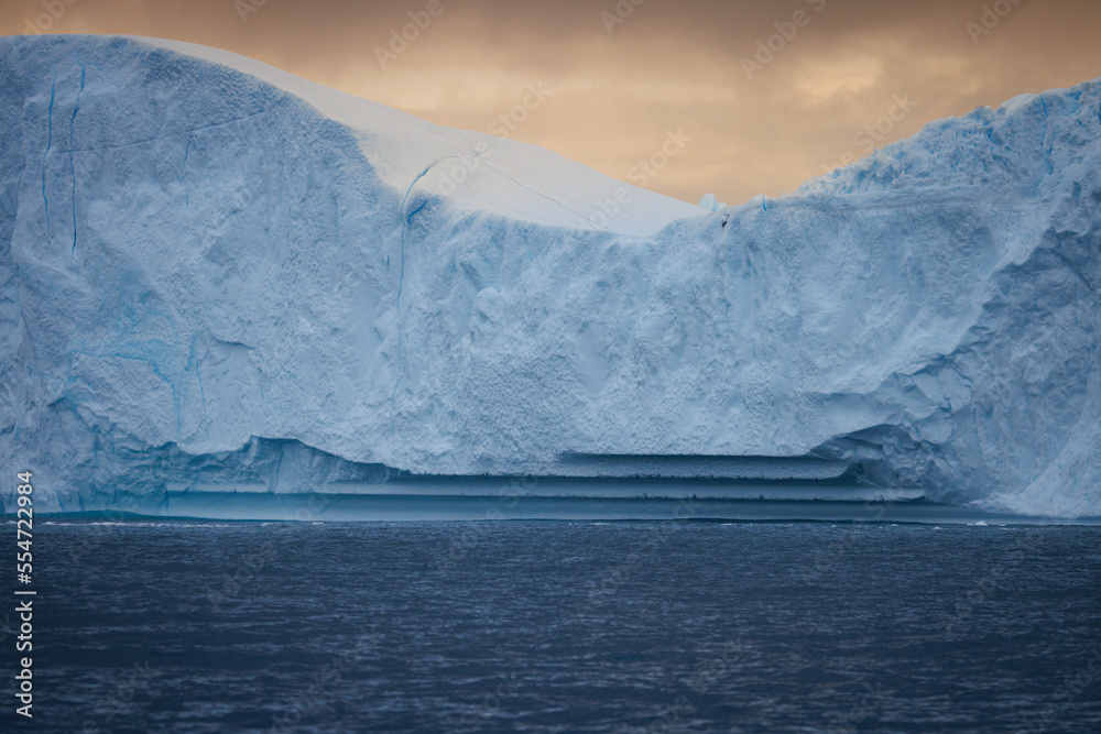 texturas y formas de grandes icebergs en ciruculo polar artico texturas y formas de grandes icebergs en ciruculo polar artico