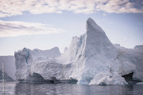 texturas y formas de grandes icebergs en ciruculo polar artico © Néstor Rodan