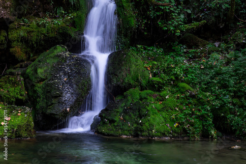 Fototapeta Naklejka Na Ścianę i Meble -  Soča-Tal, Wasserfall in Slwoenien