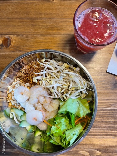 japaneese food chicken ramen with noodles