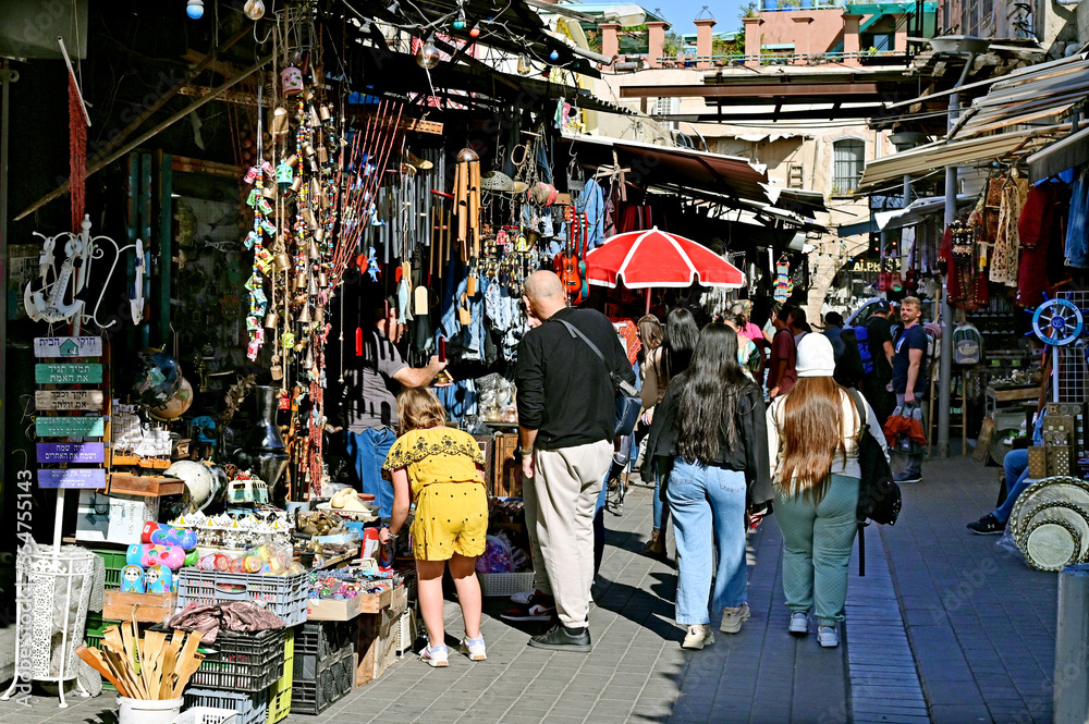 Obraz premium Israeli people shopping Shuk HaPishpeshim Jaffa Flea Market In Tel Aviv Israel