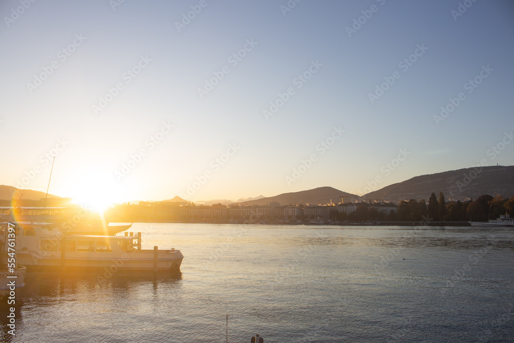 Obraz premium Sunrise at Lake Geneva or Lac Leman, Switzerland