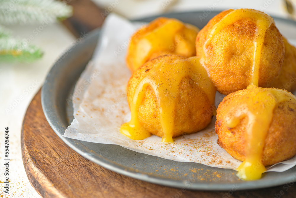 Rabanadas poveiras with egg cream and cinnamon Rabanadas poveiras with egg cream and cinnamon
