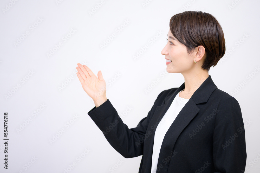 スーツ姿の信頼できそうな使いやすいビジネス系女性のイメージ オススメ スーツ姿の信頼できそうな使いやすいビジネス系女性のイメージ オススメ