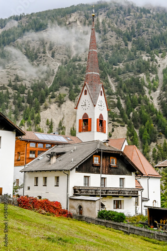 Karthaus, Kirche, St. Anna, Kloster, Schnalstal, Val Senale, Schnals, Bergtal, Bergstrasse, Dorf, Wanderweg, Herbst, Berge, Südtirol, Italien photo