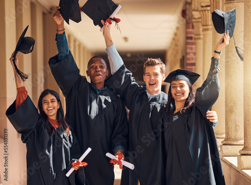 Cuadro en lienzo Success, graduation and celebration of students in university in campus