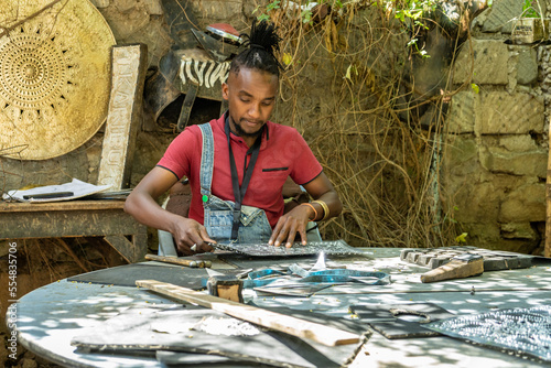 Obraz na płótnie metal artist using a hammer