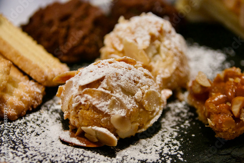 Coconut macaroons with almonds