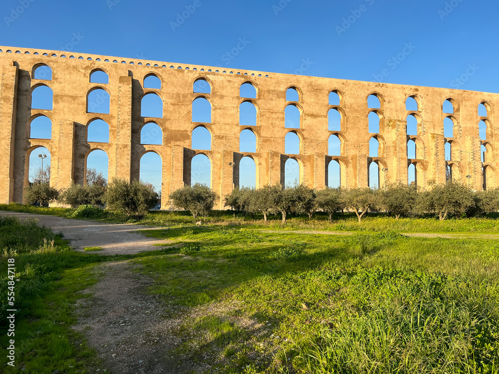Amorite aqueduct. A 16th-century aqueduct that supplied water to the fortified city of Elvas. It was connected after the city's wells dried up. The length of the aqueduct is 7.5 km. 