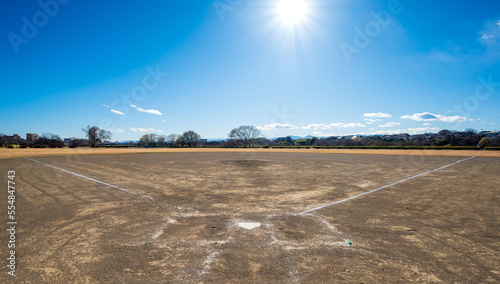 野球をプレーするグラウンド・球場