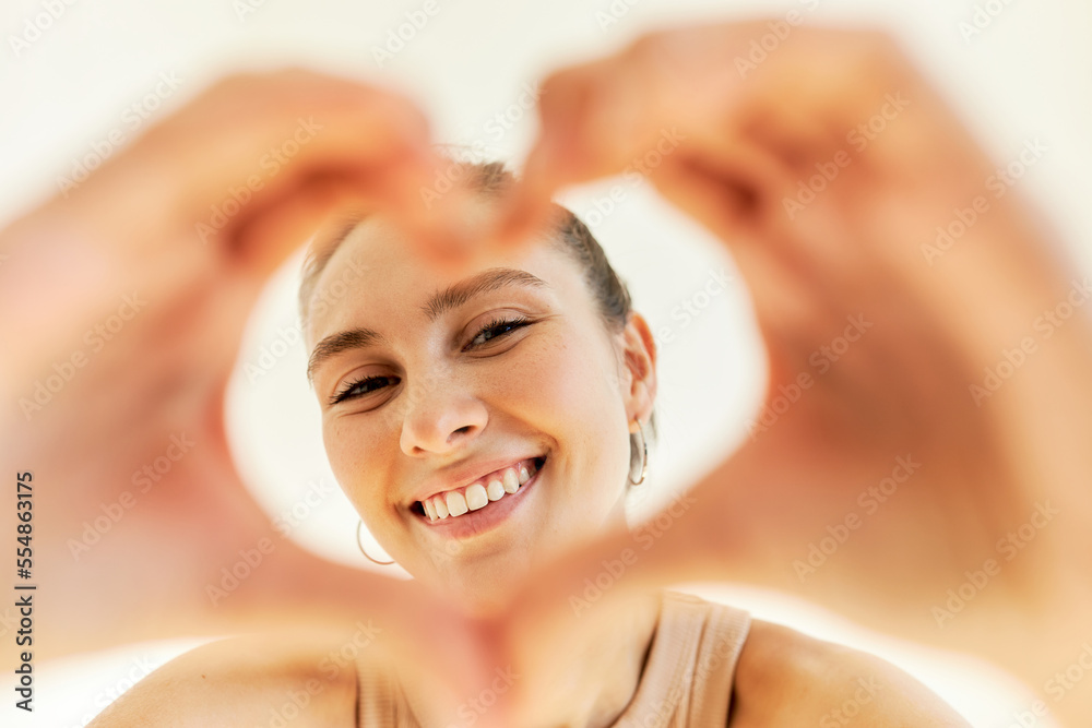 Happy smiling cute young girl doing selfie showing heart shape with hands, falling in love, having romantic relationships, sharing positive vibes. Selective focus. Body language, human emotions Happy smiling cute young girl doing selfie showing heart shape with hands, falling in love, having romantic relationships, sharing positive vibes. Selective focus. Body language, human emotions