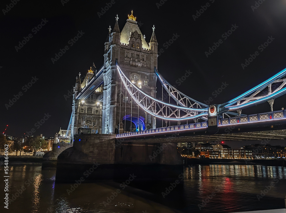 Obraz premium Night view of London part of the capital of Great Britain with the River Thames and the famous Tower Bridge