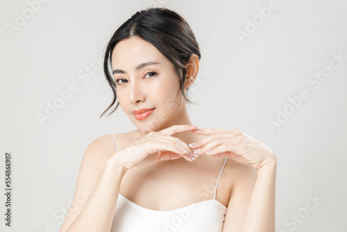 Tableau sur toile Asian woman with a beautiful face and Perfect clean fresh skin
