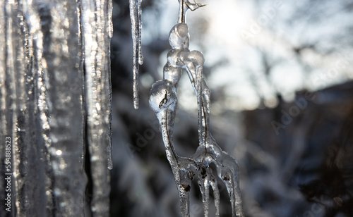 Quadro su tela Icicles and a drop of melt water close-up. Snow melting.