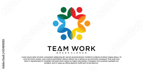 Colorful gradient teamwork logo design Premium Vektor