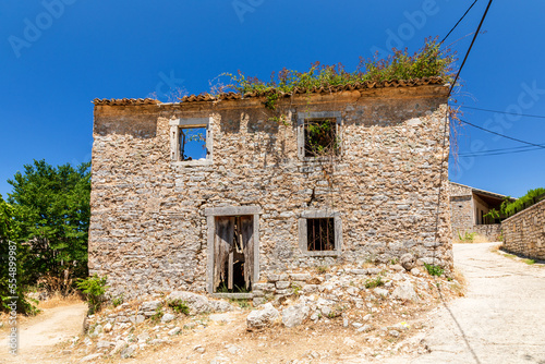 Ruinen des verlassenen Dorfes Perithia auf Korfu  Griechenland