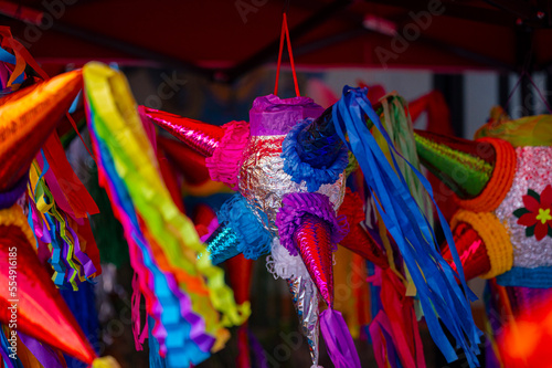 Bilde på lerret Piñatas de colores