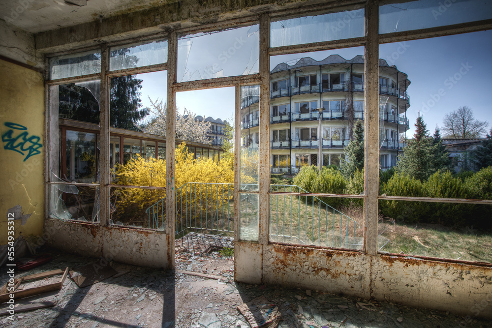 Fototapeta premium opusczony hotel