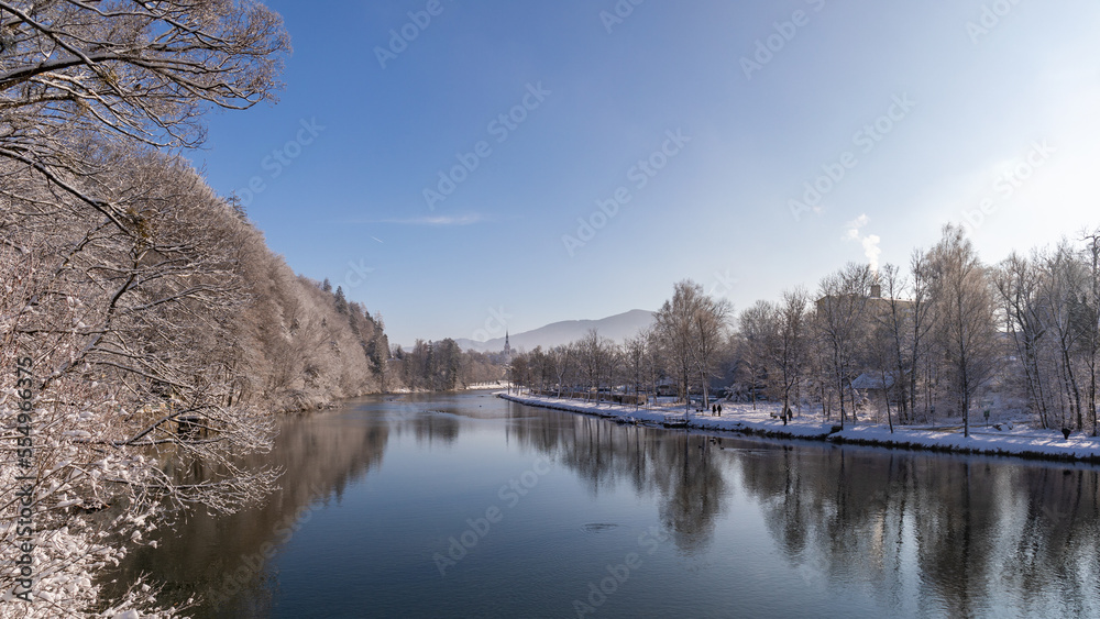 Fluss im Winter Fluss im Winter
