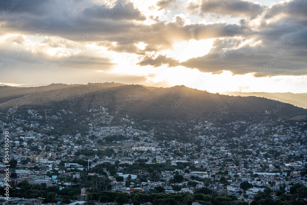 Obraz premium Beautiful view of the mountains of Oaxaca at sunset in Mexico.