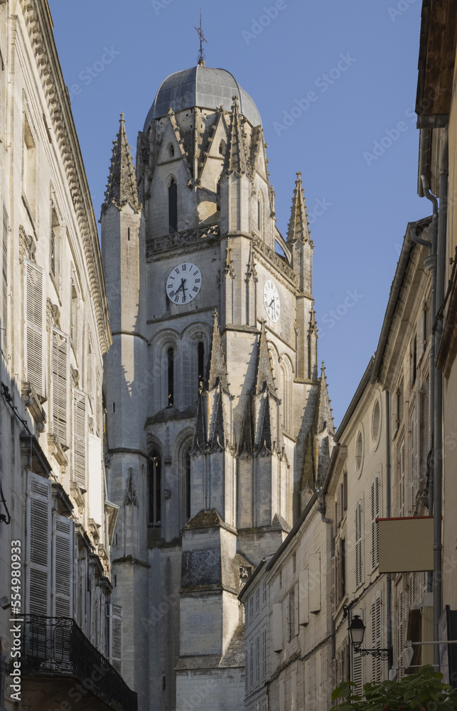 Obraz premium Cathédrale Saint-Pierre à Saintes 