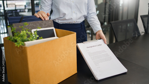 Concept of leaving job, Female employee sending resignation letter to executive when changing job © Pichsakul