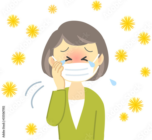 イラスト素材:花粉症アレルギーで目の周りが赤くなった年配の女性がマスクを着用して泣いて苦しむ姿（透過背景）
