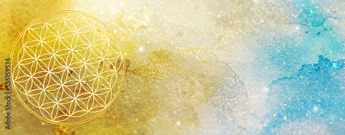 Funkelnde Blume des Lebens auf einem glitzernden Banner  mit abstrakten Lichtern in Gold und Cyan bietet viel Freiraum für Text und individuelle Gestaltung