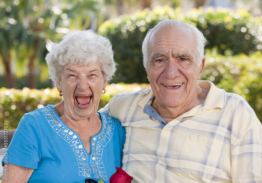 © Designpics - Senior couple smiling and laughing in a park © Designpics - Senior couple smiling and laughing in a park