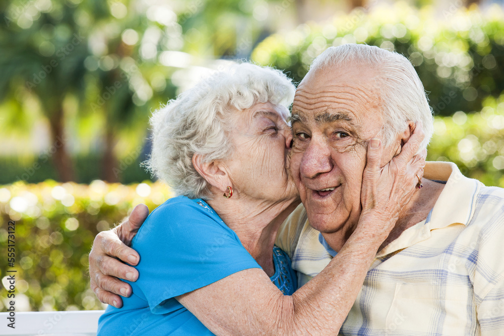 © Designpics - Romantic senior couple in a park © Designpics - Romantic senior couple in a park